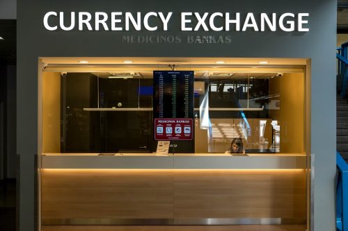 Atgyjančiame Vilniaus oro uoste prieš skrydį jau galima ir pasinerti į virtualią realybę