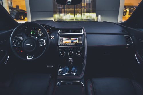 Gineso rekordą užfiksavęs miesto visureigis „Jaguar E-Pace“ atvyko į Lietuvą