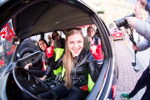 „Moterų ralis“: 5 naudingi pratimai, padėsiantys sumažinti įtampą vairuojant