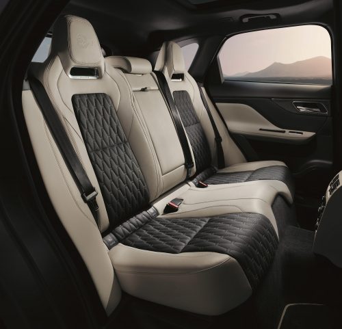 Patobulintas „Jaguar F-Pace SVR“: sportininko širdis visureigio kūne