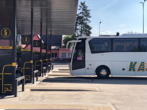 Naujoje autobusų stotyje skambėjo moksleivių dainos