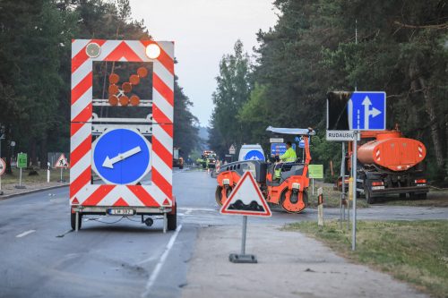 Sostinės Nemenčinės plente – beveik 3 km naujo asfalto