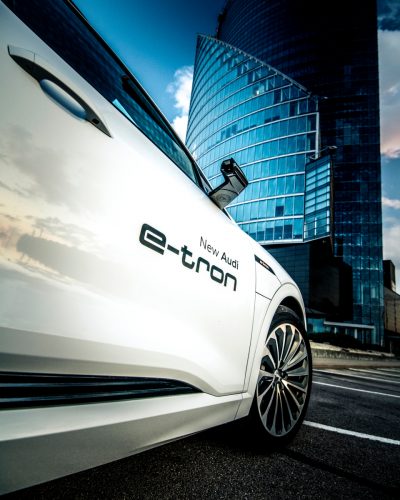 „Audi e-tron“ su virtualiais išoriniais veidrodėliais – jau Lietuvos gatvėse