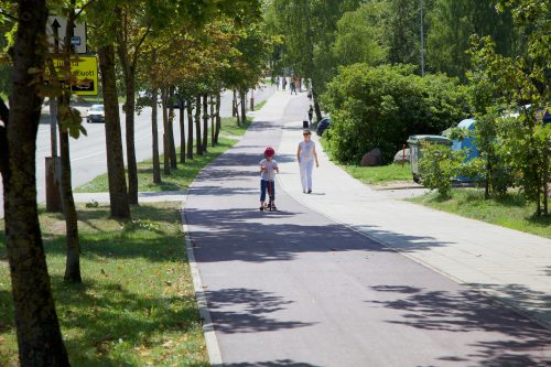 Šeškinėje Gelvonų gatvėje nutiestas naujas dviračių ir pėsčiųjų takas