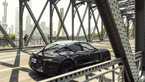 Elektromobilis „Porsche Taycan“ pristatomas pasauliui: aplankys tris žemynus per tris savaites