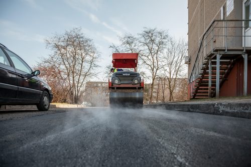 Sostinėje remontuojama apie 150 daugiabučių kiemų, gatvių remontas – tik naktimis 