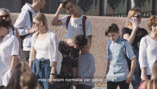 Eksperimentas atskleidė: ar suaugę sustabdys pavojingai gatvėje besielgiantį vaiką