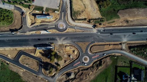Iš „betoninio kelio“ į modernų greitkelį – baigiama svarbaus Molėtų plento ruožo rekonstrukcija