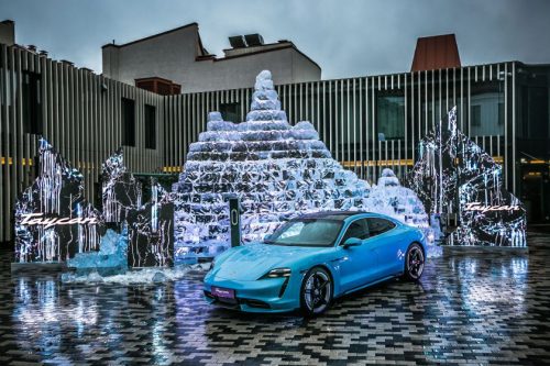 Lietuvoje įspūdingai pasitinkamas elektromobilis „Porsche Taycan“