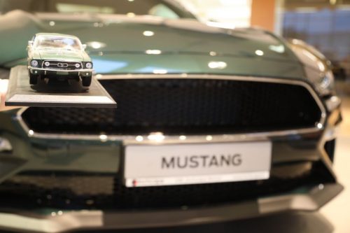 Atgimusi kino žvaigždė „Ford Mustang Bullitt“ apsistojo Vilniuje