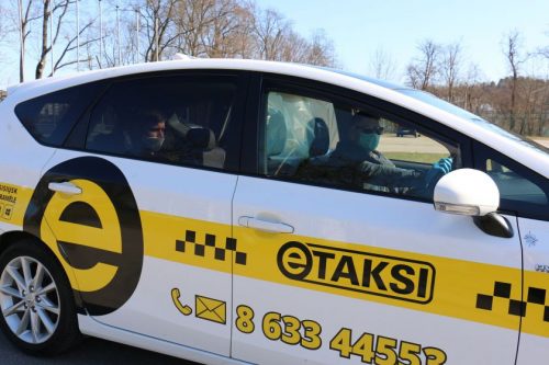 Vilniuje pasirodė taksi automobiliai su izoliuotomis vietomis keleiviams