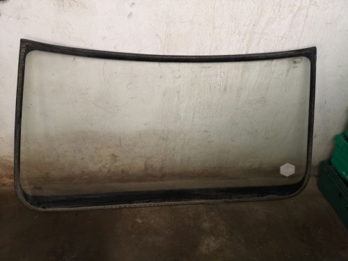 Parduodu Vectra 1989m. Priekinį stiklą.