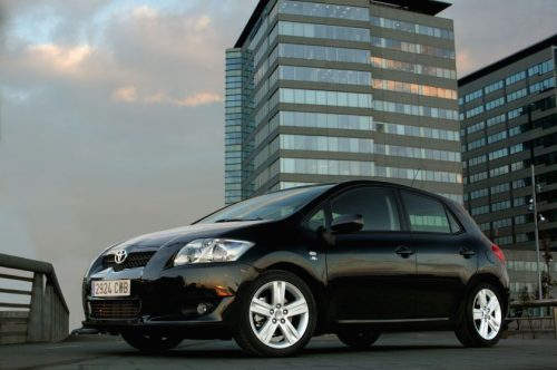 „Toyota“ skelbia, kad daugiausia į atšaukimus reaguoja naujų automobilių savininkai