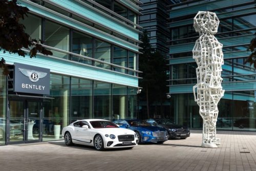Naujame „Bentley“ salone Vilniuje pristatyta karšta gamintojo naujiena