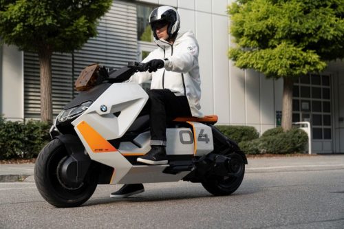 BMW pristatė elektrinį visureigį „BMW iX“ su 5G ir autonominio vairavimo sistemomis. Atskleistas ir elektrinis motoroleris