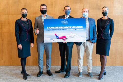 „Wizz Air“ Vilniuje bazuos trečią lėktuvą, pristato dvi naujas kryptis