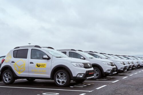 Lietuvos paštas pasirašė sutartį dėl daugiau nei 300 naujų automobilių laiškininkams