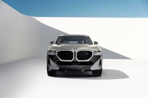 BMW pristatė galingo, prabangaus visureigio XM koncepciją