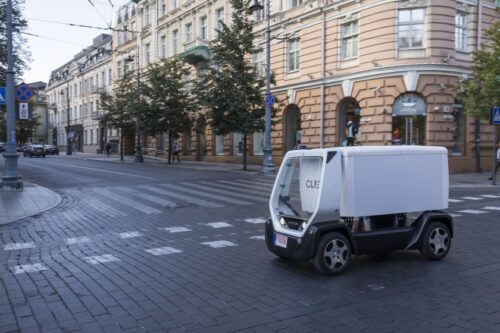 Į Vilniaus gatves išriedėjo pirmasis krovininis autonominis automobilis – parodomasis važiavimas Gedimino prospektu nuo Susisiekimo ministerijos iki Katedros aikštės pavyko