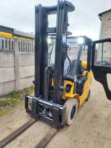 Šakinis krautuvas CAT GP25N