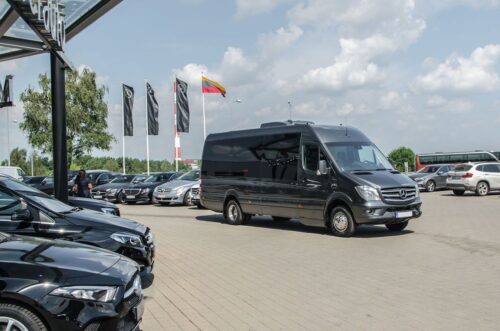 Prabangių automobilių nuoma su vairuotoju