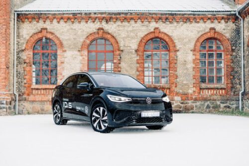 Ekspertai paaiškino, į ką reikia atsižvelgti važinėjant elektromobiliu žiemą