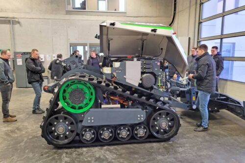 Žemės ūkiui skirto roboto bandymai nustebino: valdyti paprasta kaip žaislinę mašinėlę