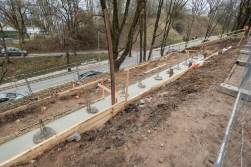 Tauro kalno rekonstrukcija tęsiasi – iki vasaros pabaigos bus eismo ribojimų