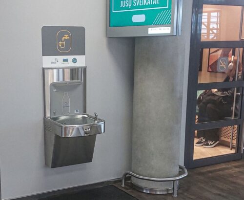 Kauno oro uosto keleivių terminale įrengta nemokama geriamojo vandens stotelė