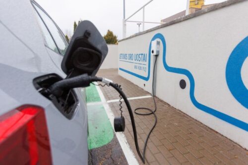 Vilniaus oro uoste keleivius veš elektriniai autobusai: Lietuvos oro uostai skelbia planus atnaujinti visus keleivių aptarnavimui skirtus dyzelinius autobusus