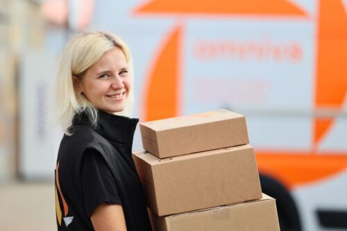 „Omniva“ pradeda sezoninę samdos kampaniją: vien Lietuvoje ieško daugiau nei 160 darbuotojų