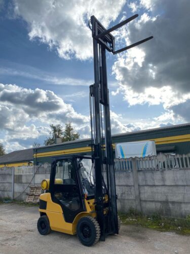 Šakinis krautuvas Cat su kabina