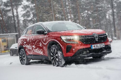 Senelį Kalėdą gatvėje padės atpažinti šventiniai papuošimai ir ypatingi valstybiniai numeriai