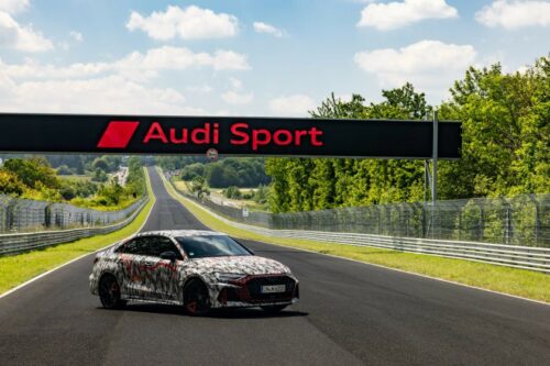 Atgal į trasą: atnaujintas „Audi RS 3“ pagerino savo klasės Niurburgringo rekordą