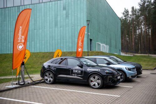 „Metų automobilis 2025“: elektromobilių maitinimosi ypatumai