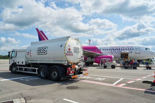 „BGS“ ir „Wizz Air“ žymi 14 partnerystės metų nauja degalų tiekimo sutartimi Vilniaus, Kauno, Rygos ir Talino oro uostuose