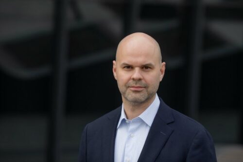 Skrendant lėktuvu lietuviams stresą daugiausiai kelia turbulencijos, baimė pavėluoti į skrydį ir bagažo apribojimai
