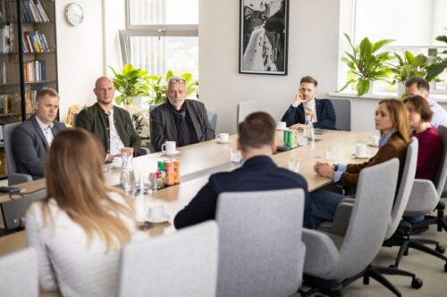 Vilnius kviečia išrinkti vardus elektriniams laivams: balsuokite už 4 favoritus