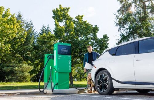 „Enefit“ tinklas tapo vienu didžiausių regione: daugiau kaip 1500 įkrovimo jungčių