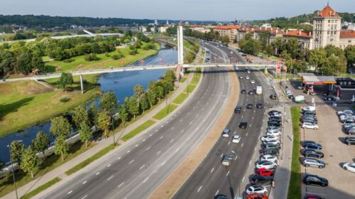 Kelininkų pastangos nenuėjo perniek: Karaliaus Mindaugo prospekto asfalto dangą atnaujino greičiau nei planuota