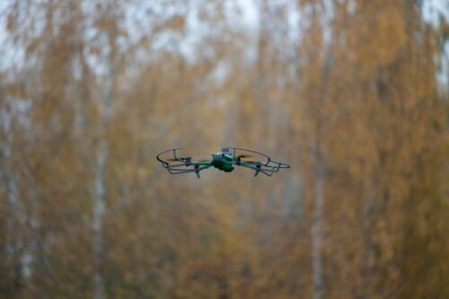 Artėjant Vėlinėms, „Oro navigacija“ perspėja dronų savininkus – virš dalies kapinių skraidymas draudžiamas