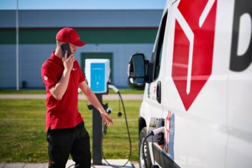 „DPD Lietuva“ į elektromobilių plėtrą šiemet investavo 740 tūkst. eurų – siuntas su mažesniu anglies pėdsaku pristato jau aštuoniuose šalies miestuose