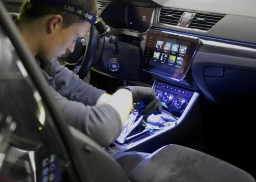 Dulkės ir pirštų antspaudai automobilyje: ar jų valymas tik kova su vėjo malūnais?
