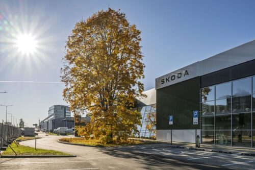 Sostinėje užbaigtos modernių „Kia“ ir „Škoda“ automobilių namų statybos