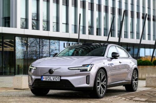 Visiškai elektrinis „Volvo ES90“ – jau Lietuvoje: prabangus sedanas su 800 V technologija
