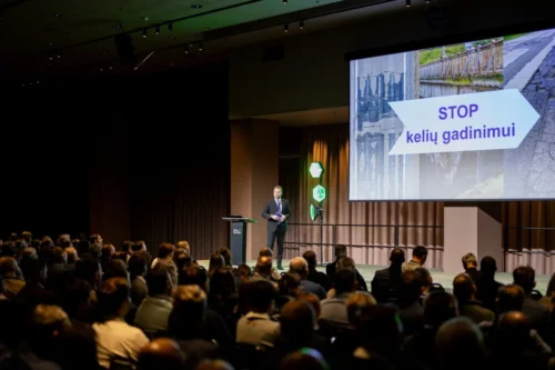 Susisiekimo ministras J. Taminskas skelbia akciją „STOP kelių gadinimui“