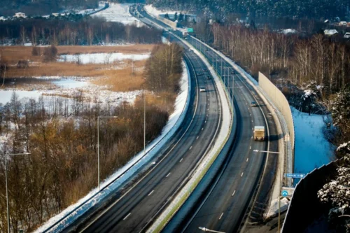 „Via Lietuva“: transporto viršsvoris ir senstanti kelio danga – kodėl Lietuvos keliai dėvisi greičiau nei turėtų