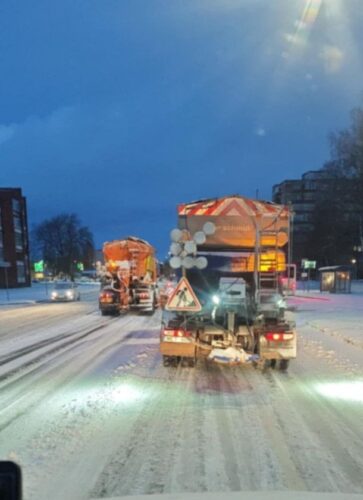Kelininkai dalijasi naujausia informacija apie eismo sąlygas