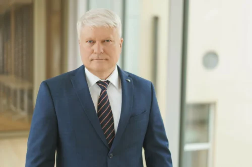 Rytas po šalčiausios nakties per 30 metų: šimtai techninės pagalbos kreipinių dėl neužsivedusių automobilių