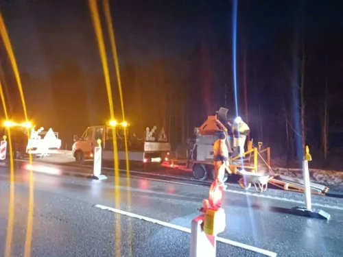 „Kelių priežiūra“: išdaužų likvidavimo darbai tęsiami visą parą